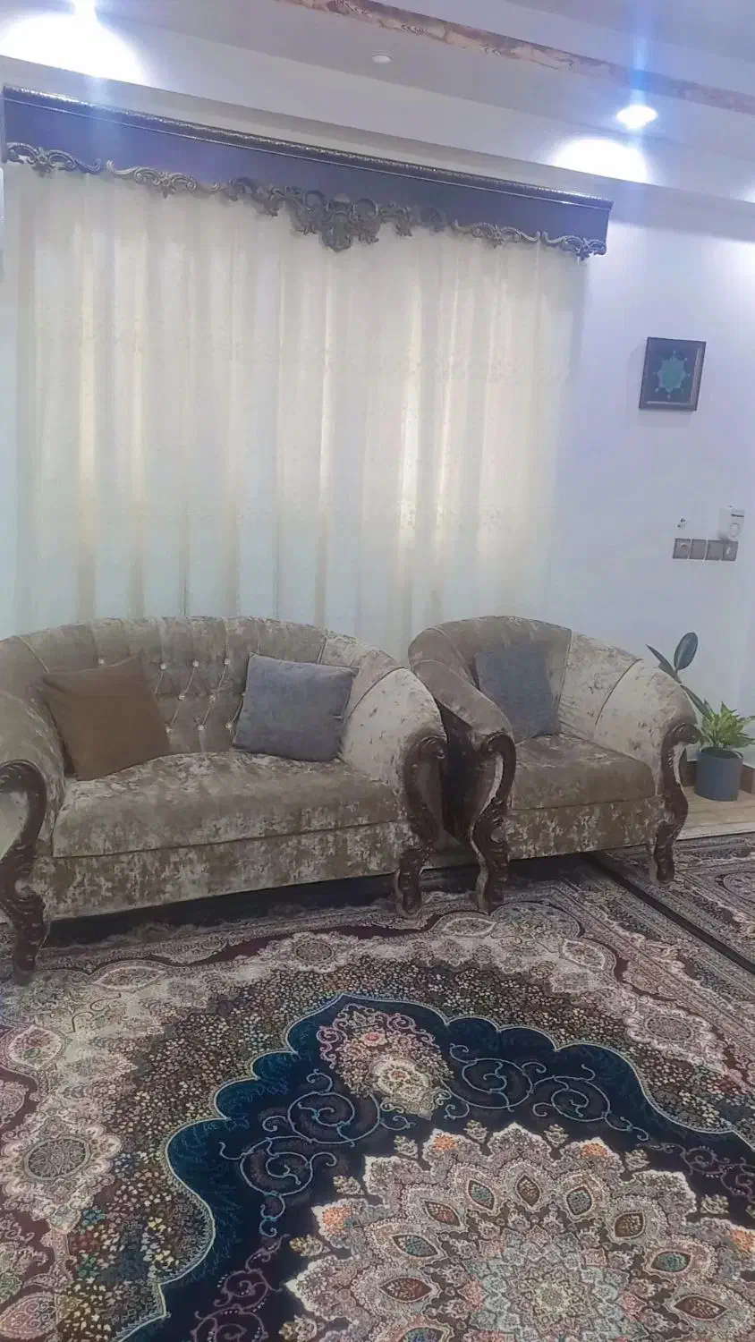 مبل ۷نفره سالم وتمیز|مبلمان خانگی و میز عسلی|آستانه اشرفیه, |دیوار