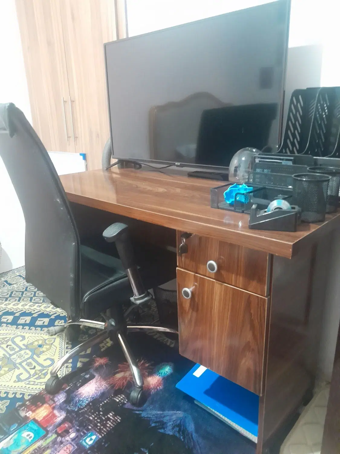 میز اداری وتحریر کوچک وبزرگ سالم وتمیز|مبلمان اداری|مشهد, طلاب|دیوار