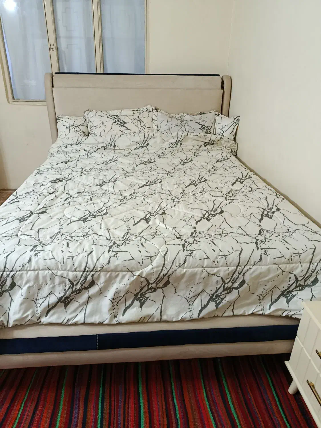 تخت دونفره|تشک تختخواب|دورود, |دیوار