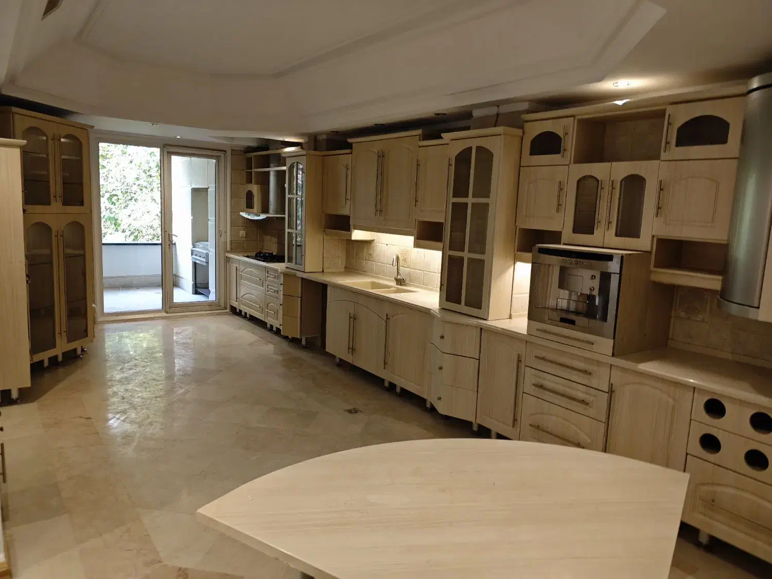 ۳۳۰متر کم واحد سالن و‌نشیمن مجزا