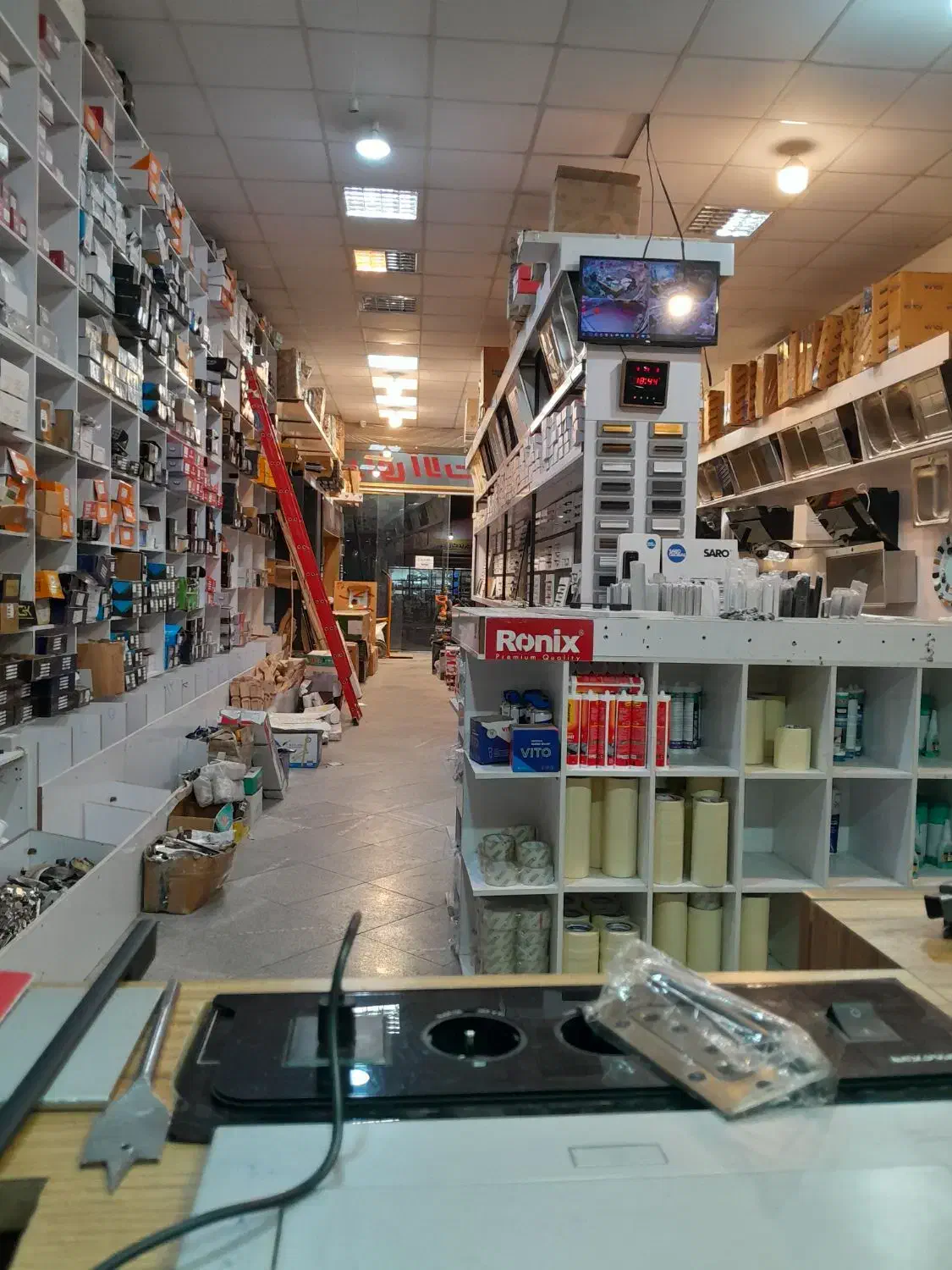 استخدام انبار دار وچیدمان کار|استخدام خدمات فروشگاه و رستوران|نوشهر, |دیوار