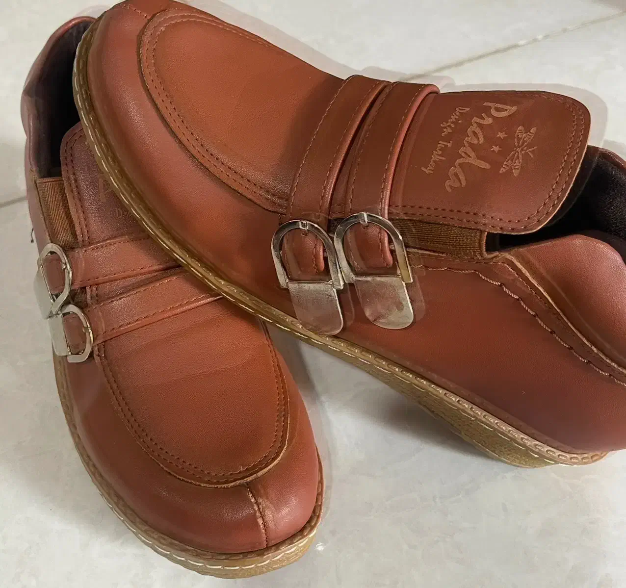 کفش عسلی|کیف، کفش، کمربند|بومهن, |دیوار