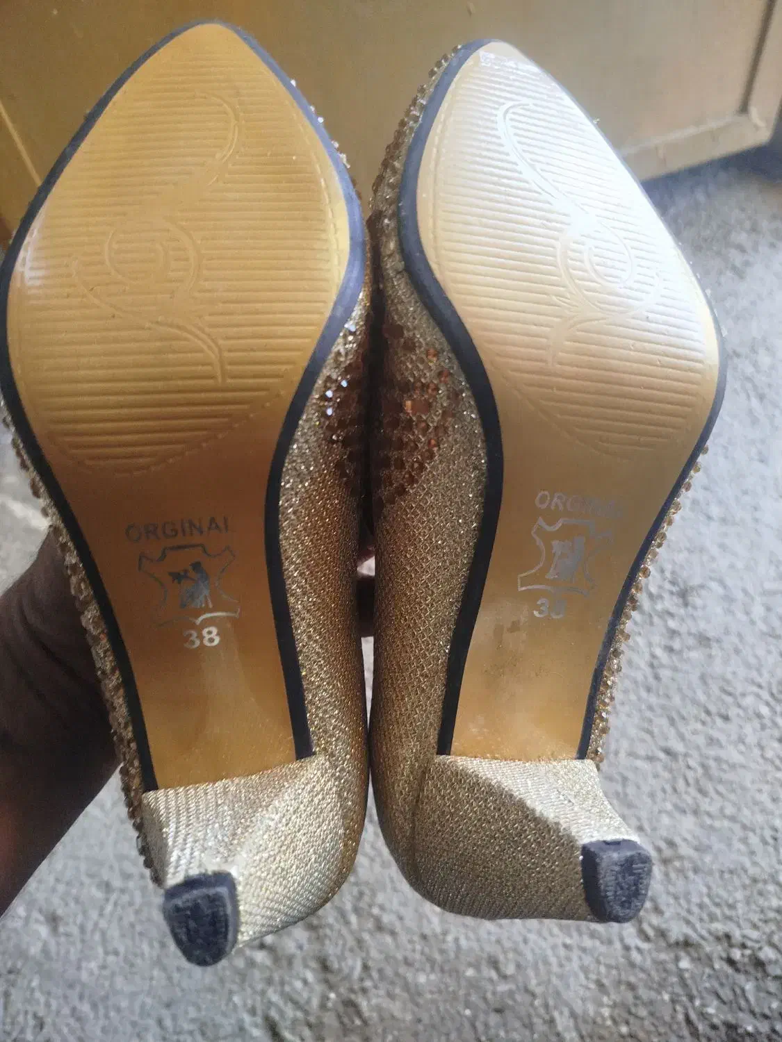 کفش|کیف، کفش، کمربند|جوانرود, |دیوار