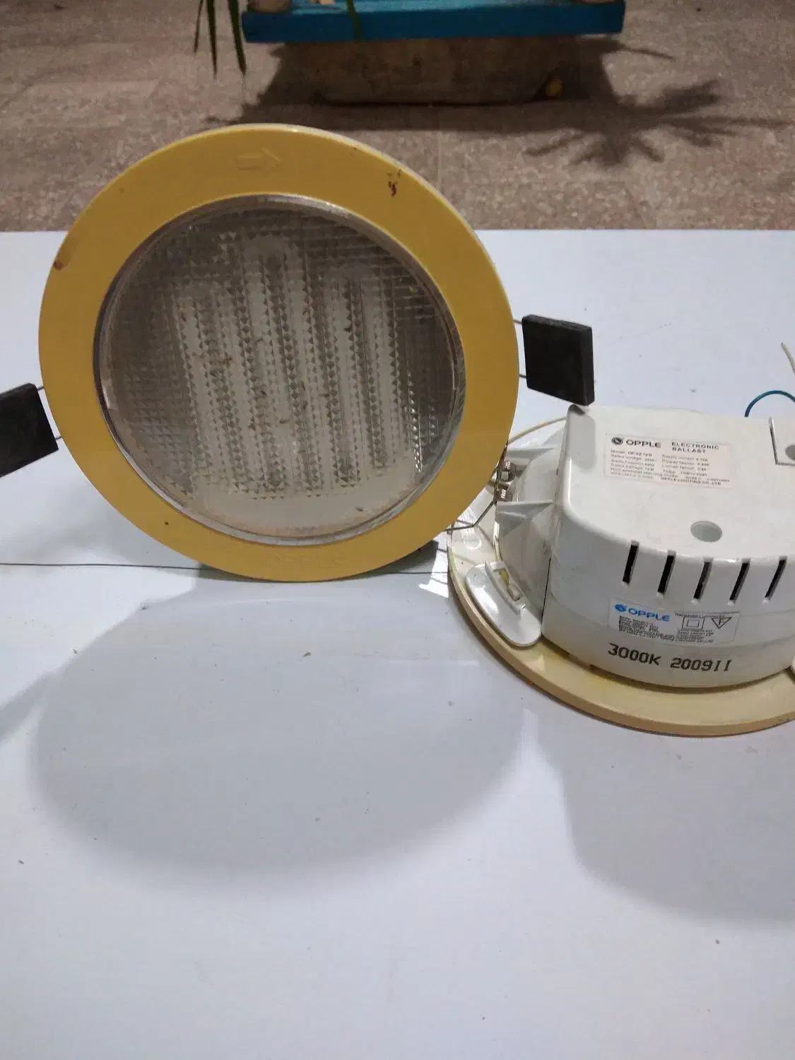 چراغ|لامپ و چراغ|شیراز, زرهی|دیوار