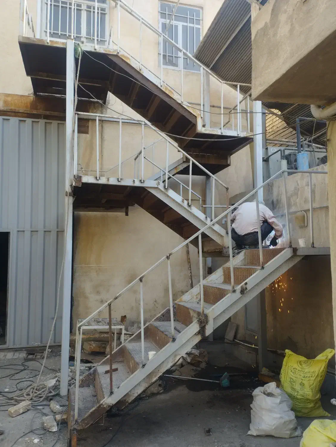 جوشکاری سیار آهنگری اهری منظریه پیک|خدمات پیشه و مهارت|فردیس, منظریه|دیوار