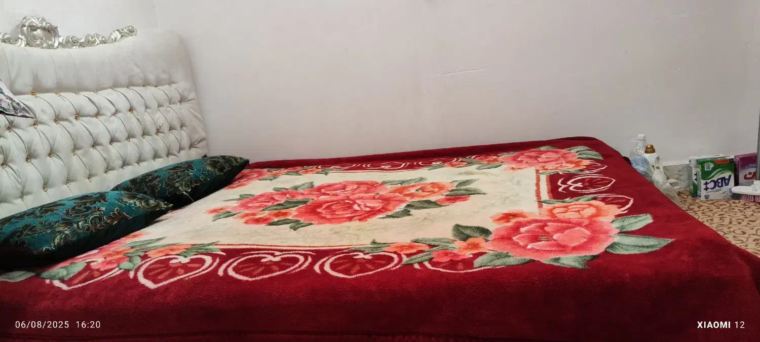 تخت خواب همراه آیینه بزرگ|تخت و سرویس خواب|دورود, |دیوار