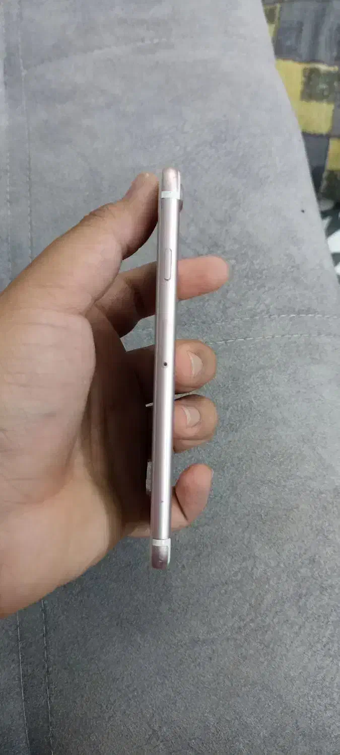 iPhone 7 128 Gold مشابه آکبند|موبایل|اصفهان, مهرآباد|دیوار