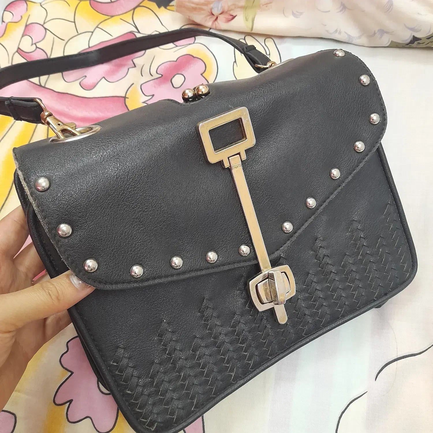 کیف|کیف، کفش، کمربند|لنگرود, |دیوار