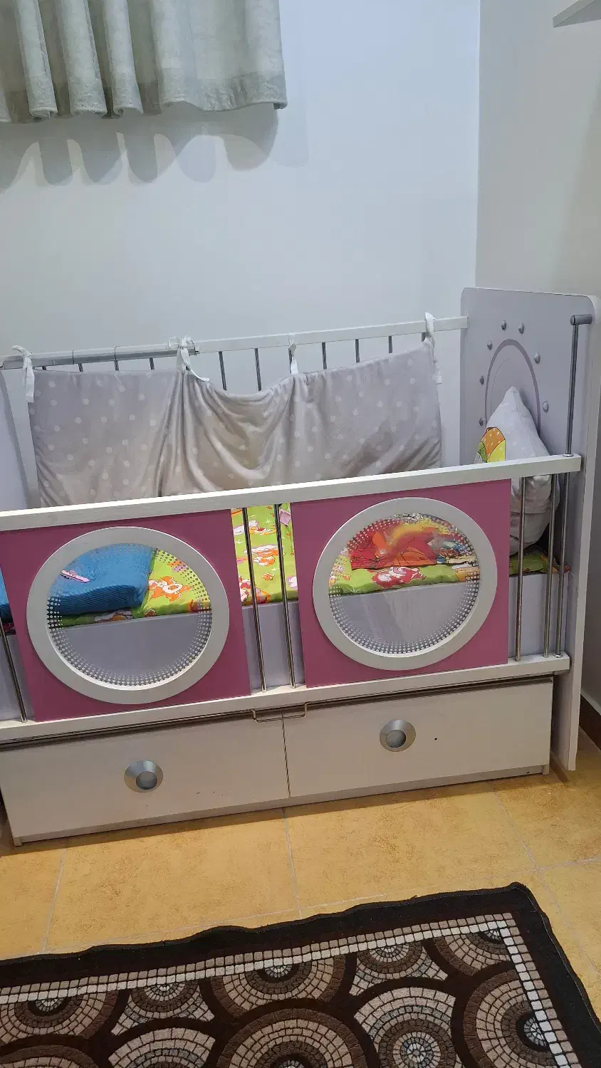 تخت کودک مارک اپادانا|اسباب و اثاث بچه|اهواز, کمپلو جنوبی|دیوار