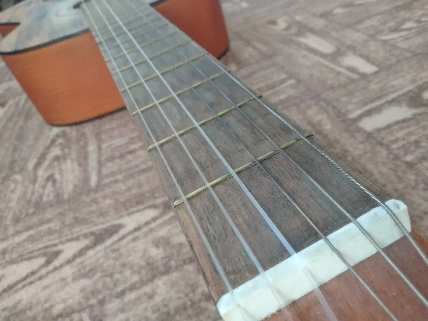 گیتار برای تازه کارها|گیتار، بیس، امپلیفایر|سرعین, |دیوار