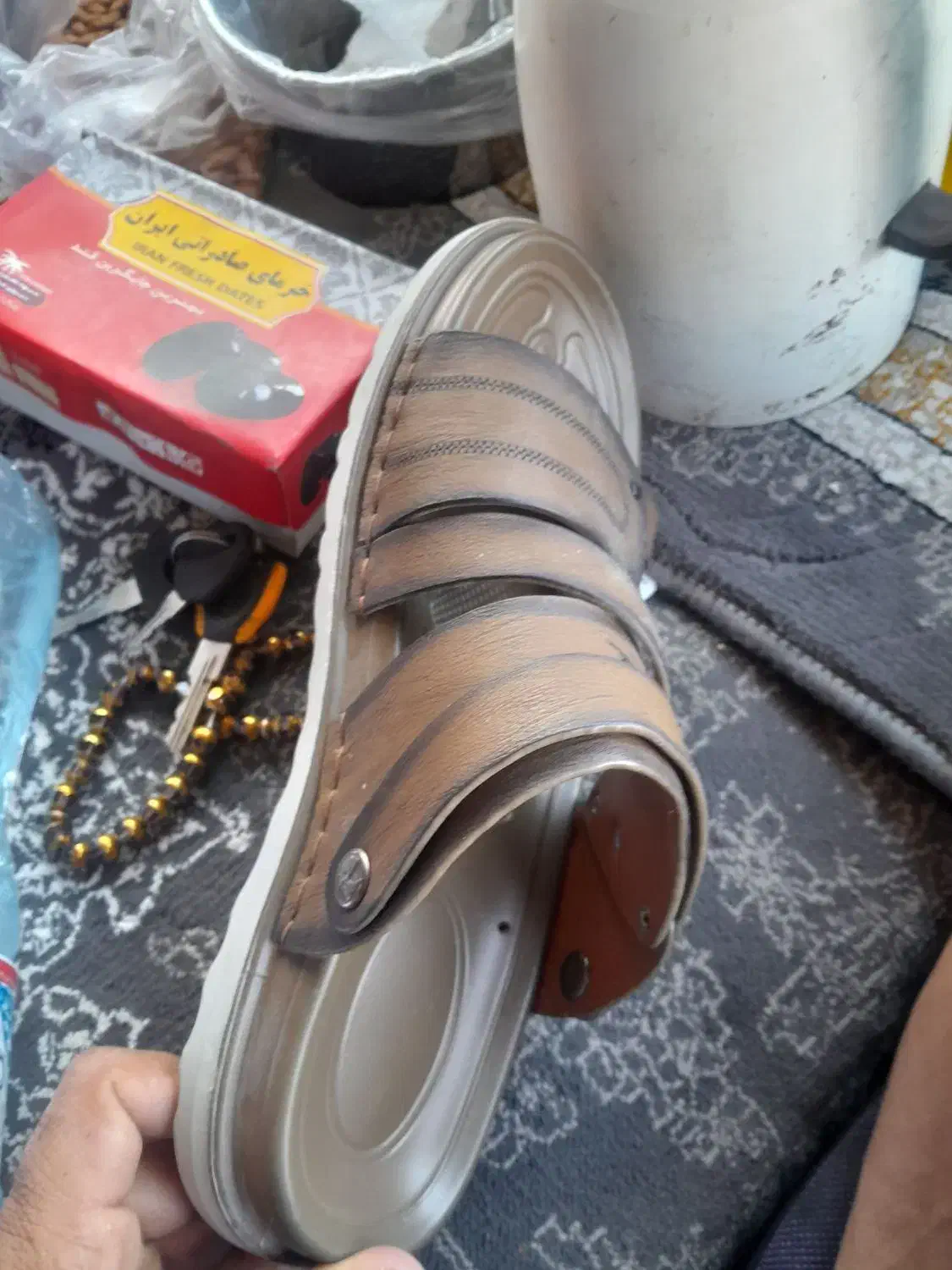 دمپایی گمشده|کیف، کفش، کمربند|سراوان, |دیوار