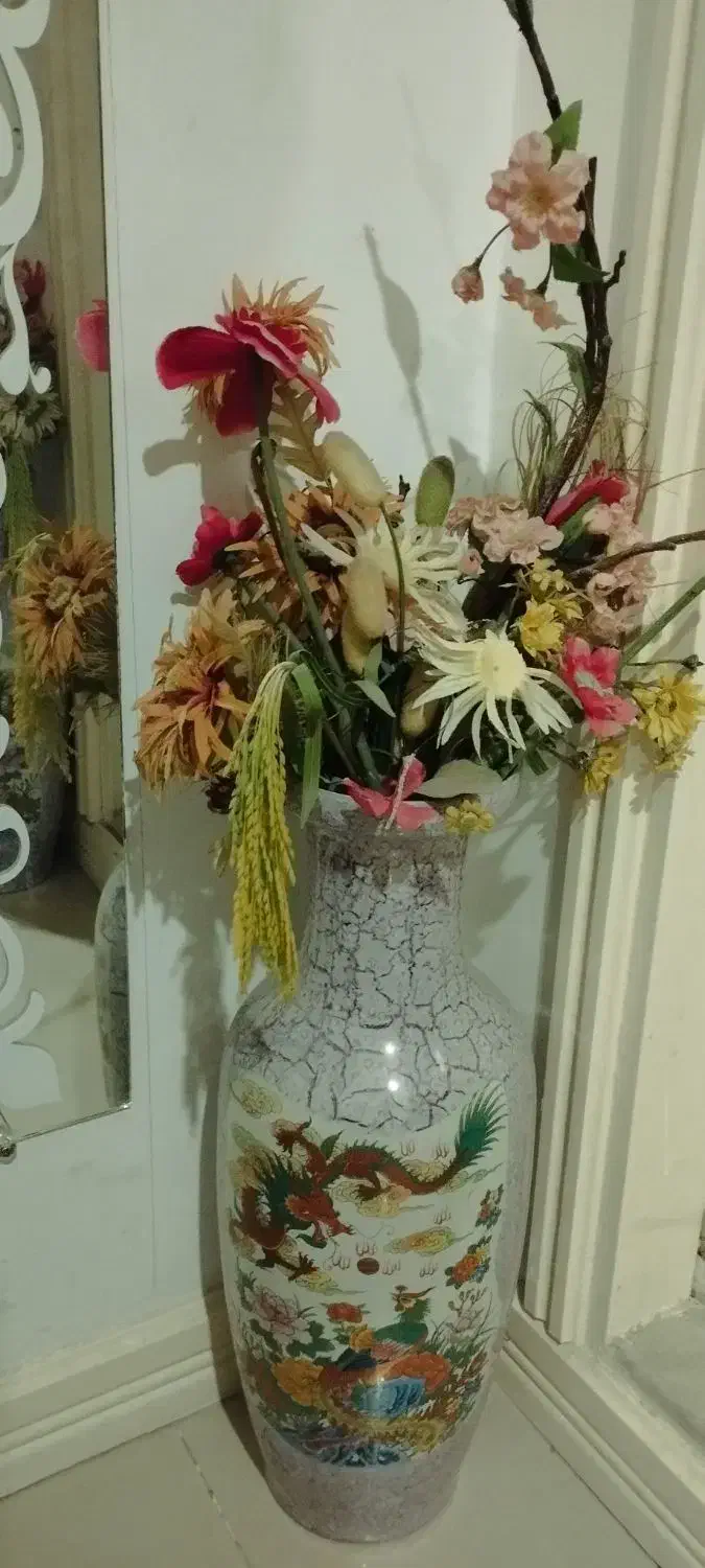 ۲عددگلدان باگلهای مصنوعی|صنایع دستی و سایر لوازم تزئینی|کیش, |دیوار