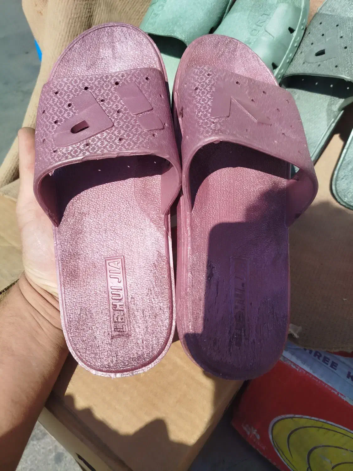 دمپایی ژله ایی فقط  یکشنبه در دهگلان|کیف، کفش، کمربند|دهگلان, |دیوار