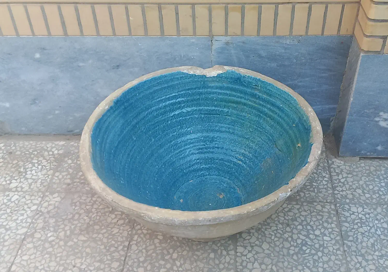 تغار سفالی لعابی قدیمی|کلکسیون اشیاء عتیقه|کاشان, پاقپان|دیوار