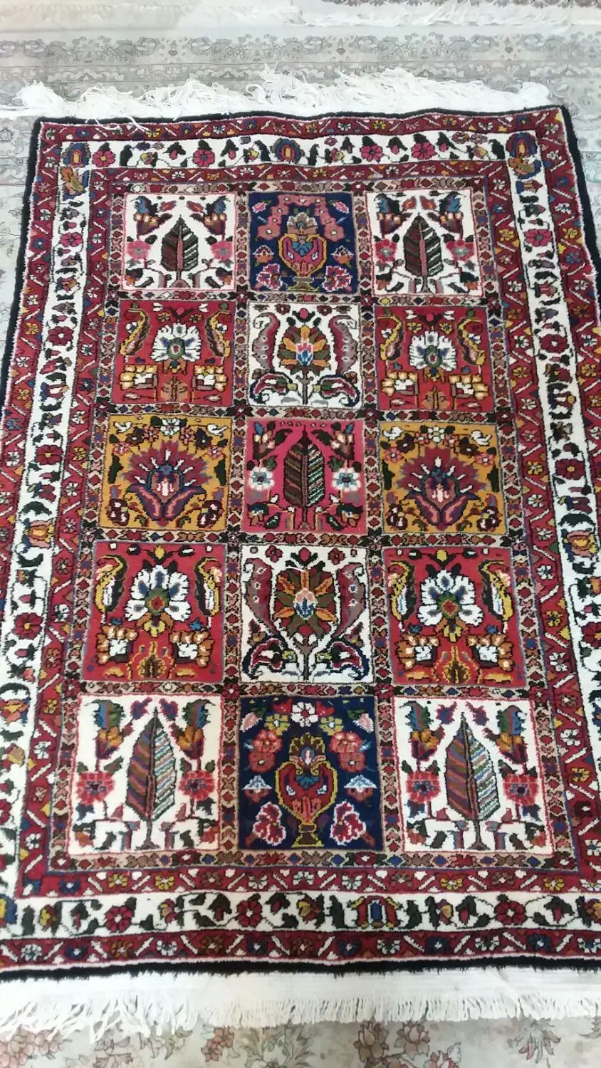 قالی بختیاری|فرش|اصفهان, برازنده|دیوار