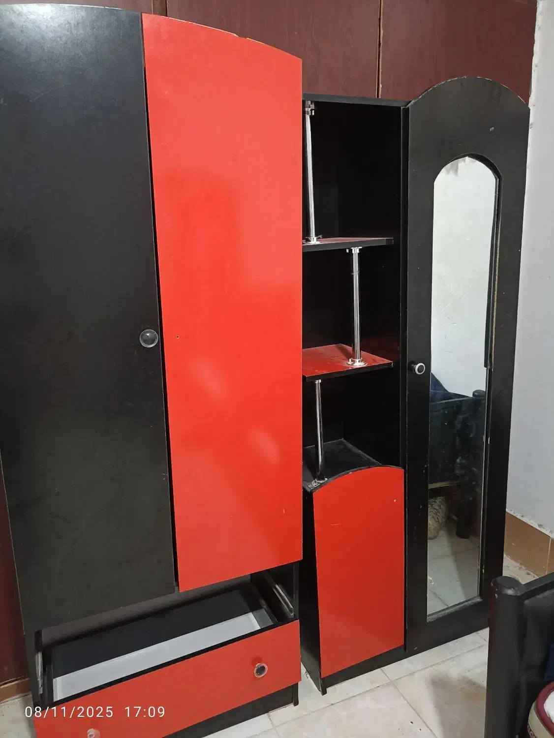 کمد کودک|جاکفشی، کمد، دراور|فیروزآباد (فارس), |دیوار