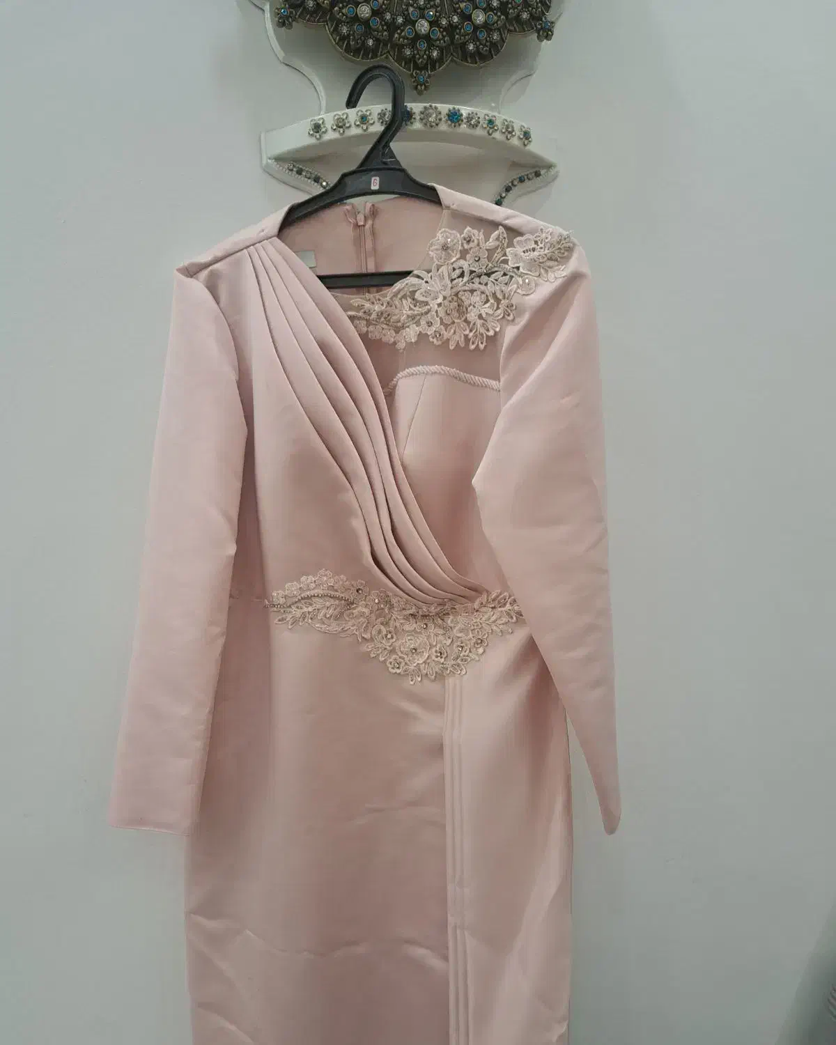 لباس مجلسی|لباس|اندیشه, اندیشه فاز ۱|دیوار