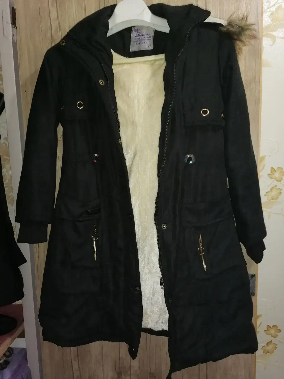 پالتو کاپشن|لباس|قدس, شهرقدس|دیوار