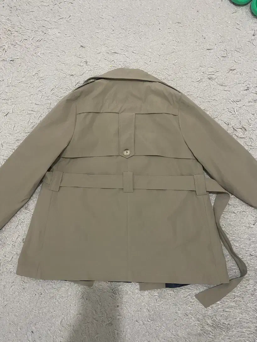 ترنج کت کوتاه بارانی ترند zaraکاملا نو|لباس|اراک, |دیوار