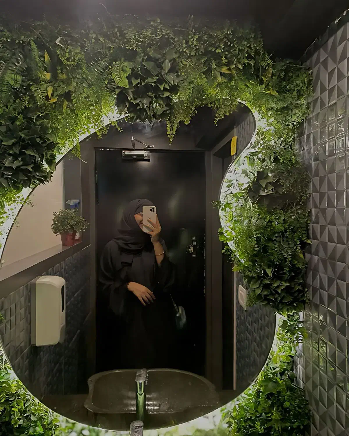 آینه های دفرمه کد ۷۸|آینه|ایلام, |دیوار