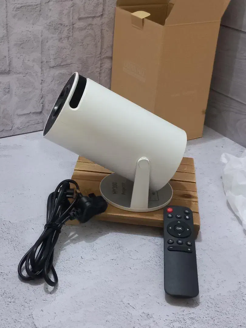 پروژکتور hy300(سینما خانگی)|تلویزیون و پروژکتور|بندر گناوه, |دیوار