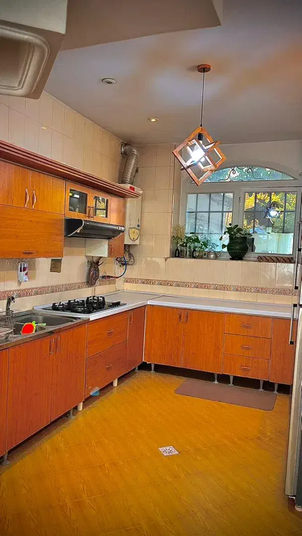 اجاره باغ ویلا|اجارهٔ کوتاه‌مدت ویلا و باغ|صدرا-فارس, فاز ۲|دیوار