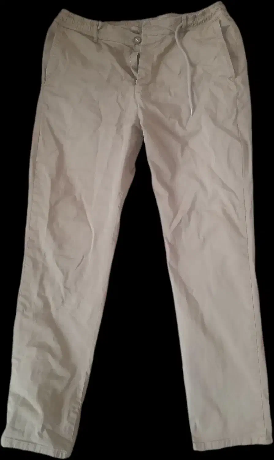 ۲ عدد شلوار|لباس|رشت, ترمینال|دیوار