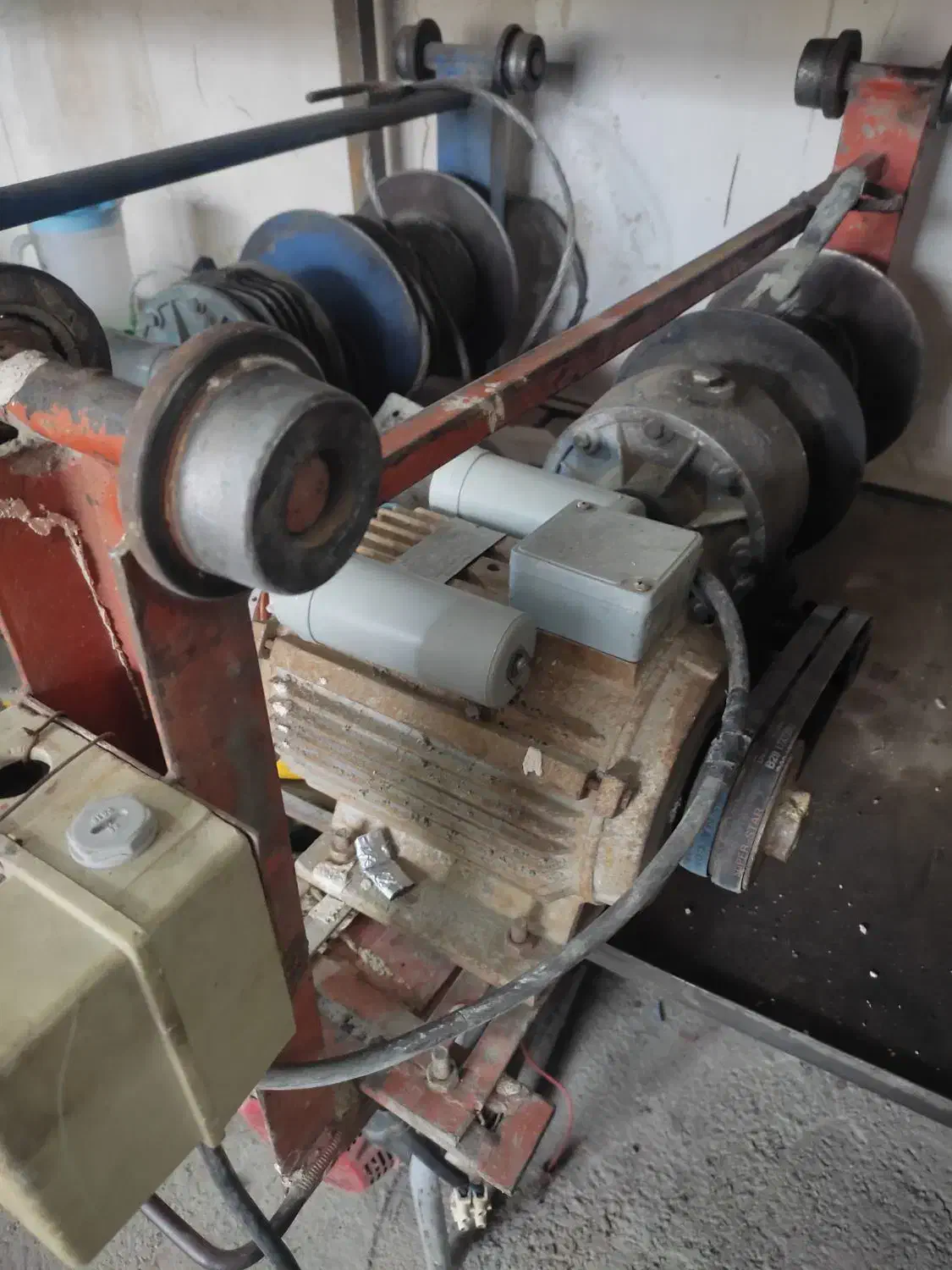 تعمیر بالابر در محل و سیم پیچی|خدمات پیشه و مهارت|تبریز, |دیوار