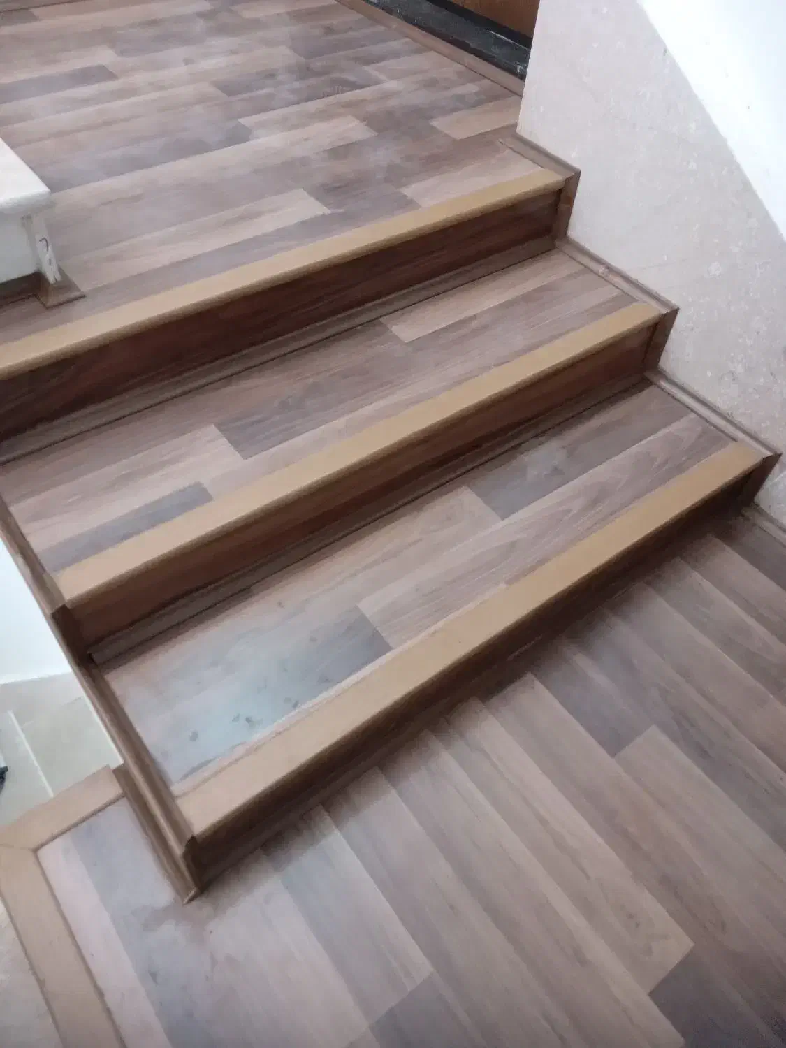 نصاب لمینت پارکت قرنیزکفپوش تاشودیوارکوب دیوارپوش|خدمات پیشه و مهارت|شیراز, قصرالدشت|دیوار