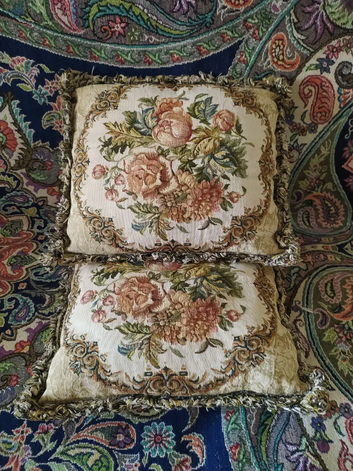 کوسن|صنایع دستی و سایر لوازم تزئینی|تربت‌حیدریه, باغ سلطانی|دیوار