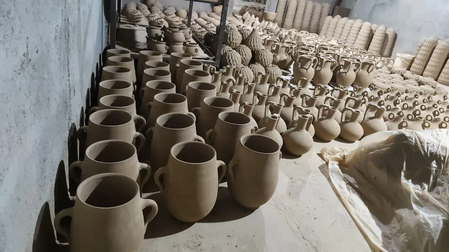 دونفر همکار آقا جهت کار در سفالگری لاله جین|استخدام صنعتی، فنی، مهندسی|لالجین, |دیوار