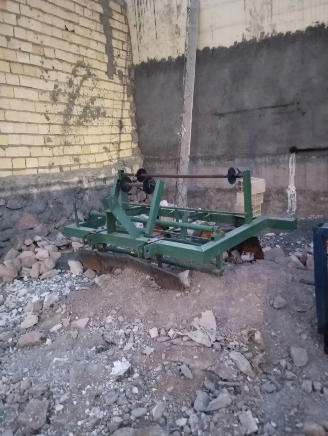 یک دسگاه پلاستیک کش|ماشین‌آلات صنعتی|کوهدشت, |دیوار