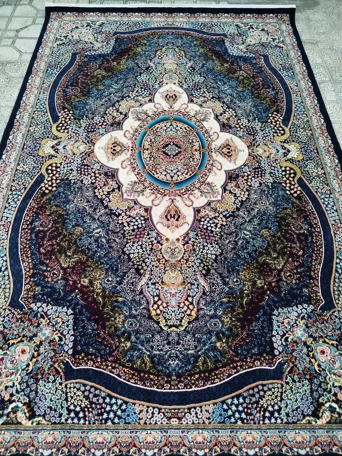 تعداد 3 عدد فرش 12 متری و 6 متری در حد نو|فرش|شیراز, پودنک|دیوار