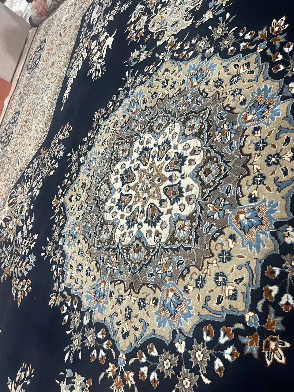 فرش ۱۲ متری سرمه ای ۵۰۰ شانه|فرش|مشکیندشت, |دیوار