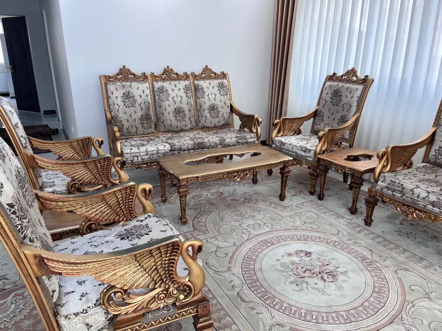 مبل سلطنتی ۷ نفره همراه میز غذاخوری ۷ نفره|مبلمان خانگی و میز عسلی|اراک, |دیوار