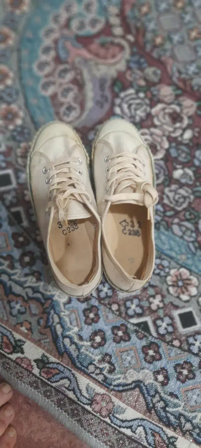 کتونی چینی قدیمی|کیف، کفش، کمربند|بروجرد, |دیوار