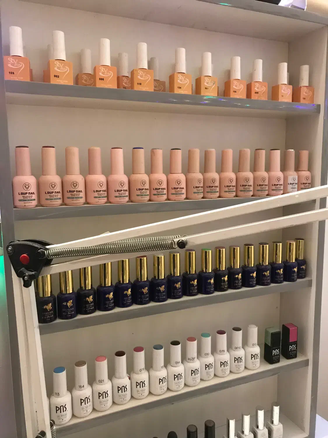 وسایل ناخن کامل به همراه میز بزرگ برا کار|آرایشگاه و سالنهای زیبایی|قم, دورشهر|دیوار