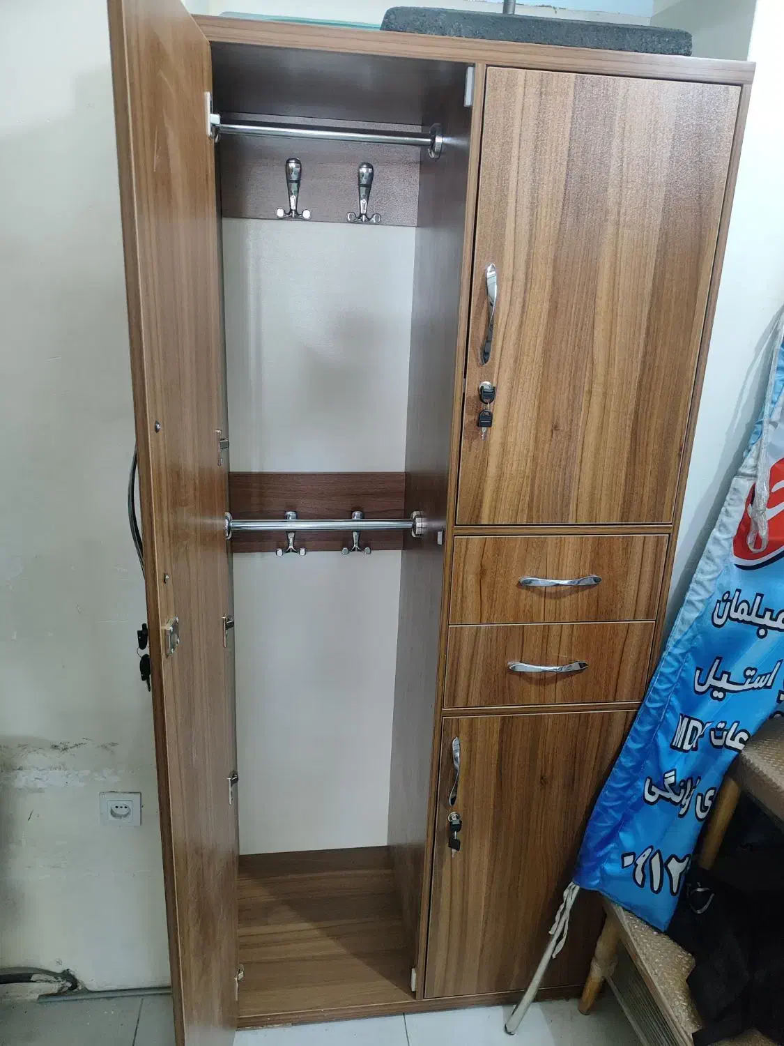 به دلیل جابجای تمام اجناس کف مغازه زیر قیمت بازار|جاکفشی، کمد، دراور|تهران, انبار نفت|دیوار