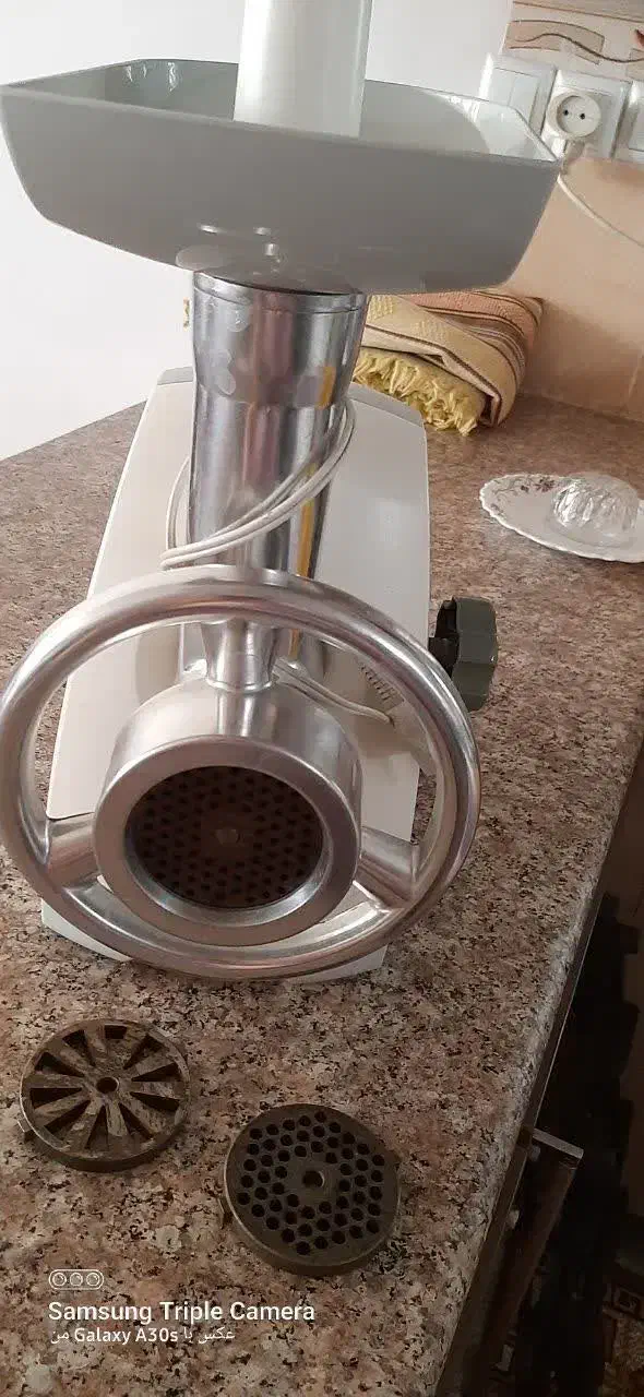 چرخ گوشت|خردکن، آسیاب، غذاساز|قم, نوقطار|دیوار