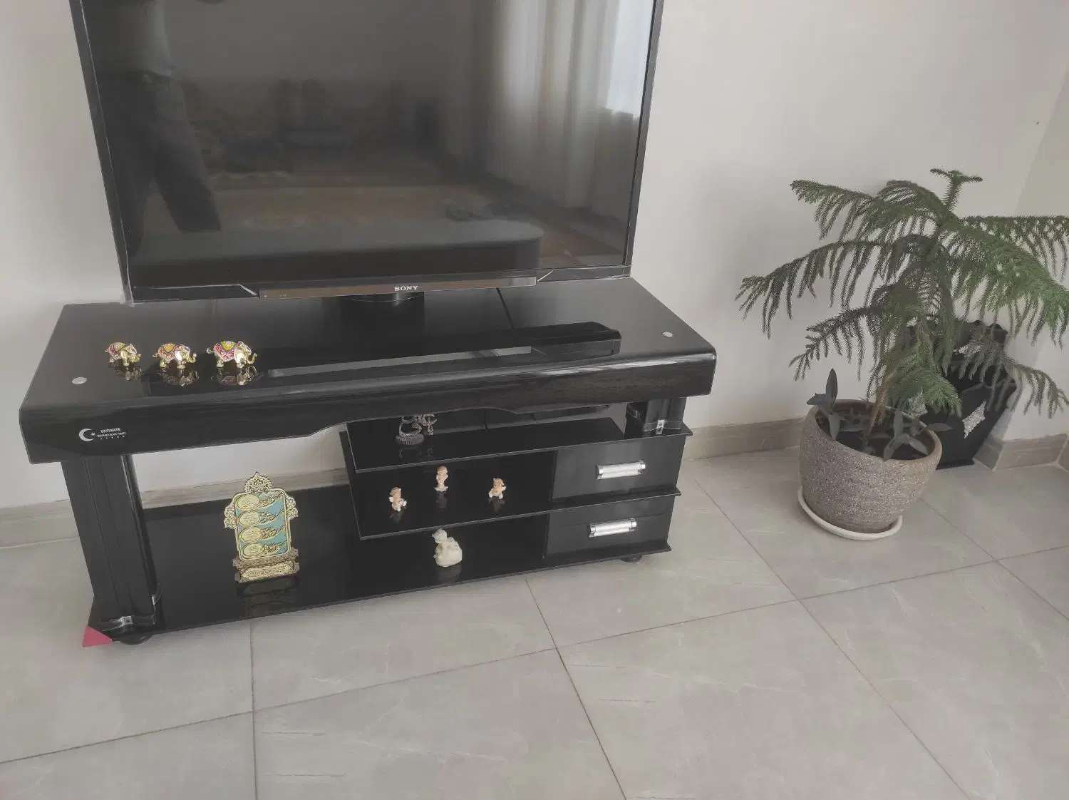 میز تلویزیون درحدنو بدون خط و خش|میز تلویزیون|قلقل رود, |دیوار