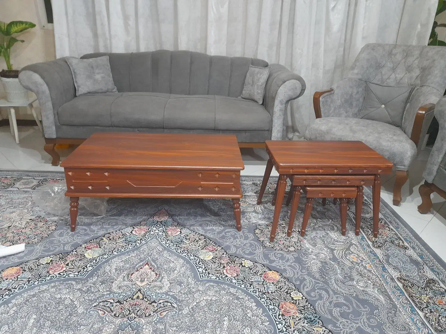 جلو مبلی چهار تیکه کشو دار|مبلمان خانگی و میز عسلی|گلبهار, شهر جدید گلبهار|دیوار