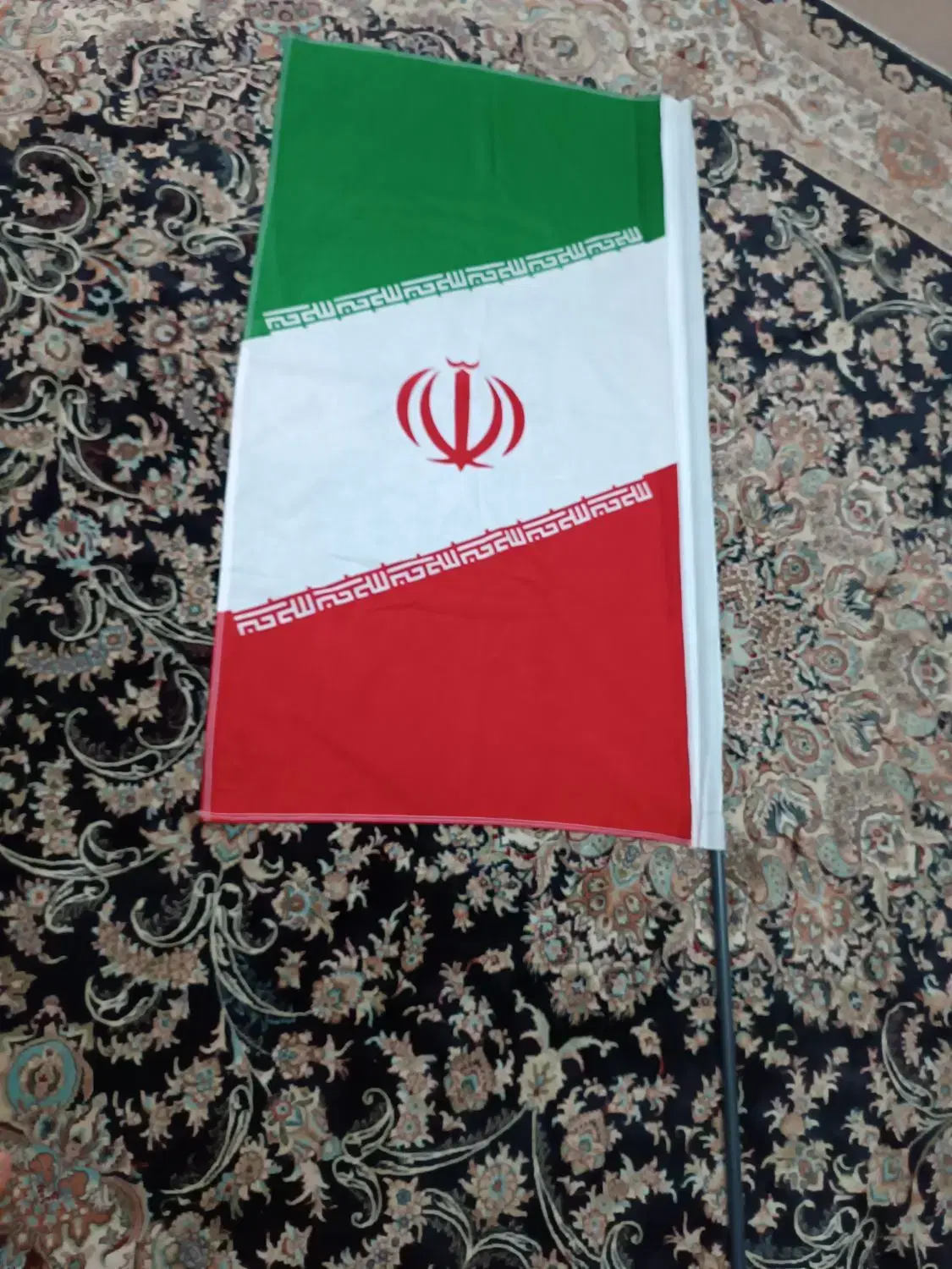 پرچم|تابلو، نقاشی، عکس|مشهد, رده|دیوار