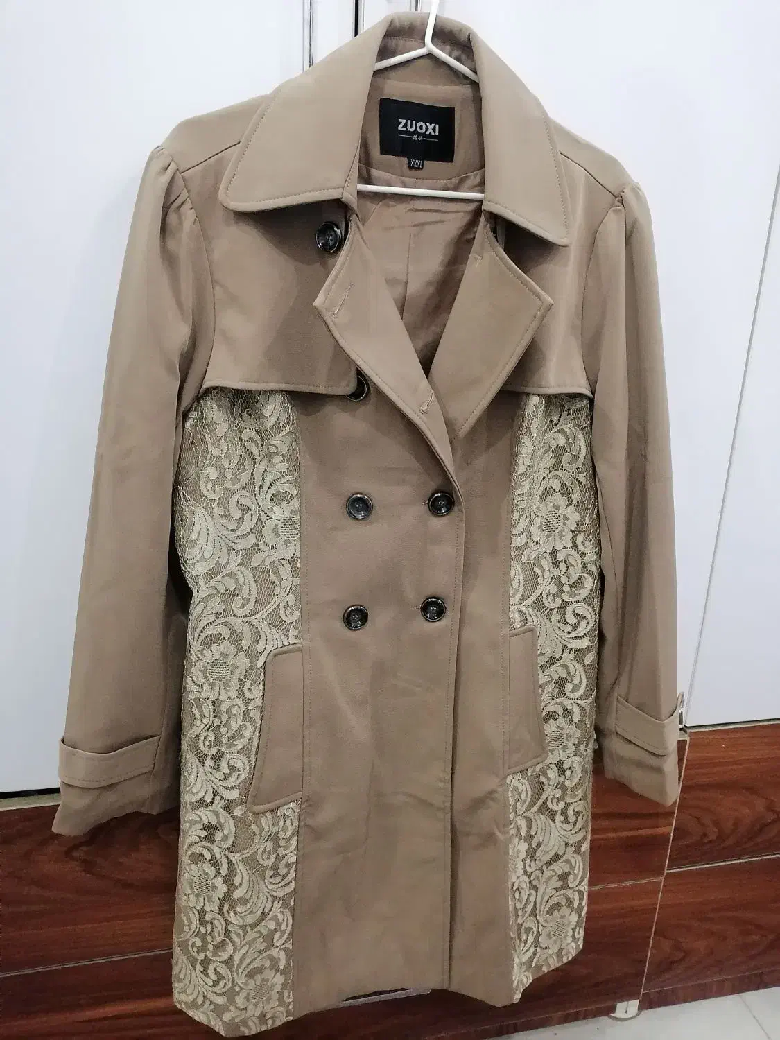 بارانی خارجی وشیک وسالم|لباس|رشت, دیانتی|دیوار