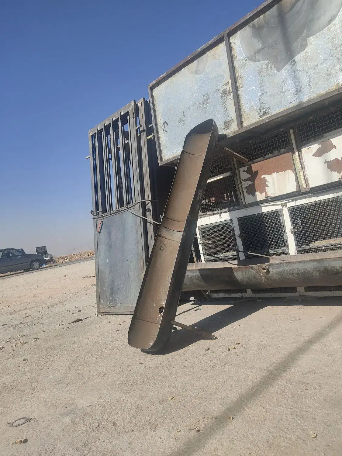 فروش انواع اخور ودرب نو دست دوم|عمده‌فروشی|بروجن, |دیوار