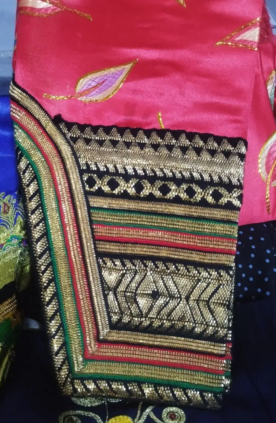 شلواربندری|لباس|قلعه قاضی, |دیوار