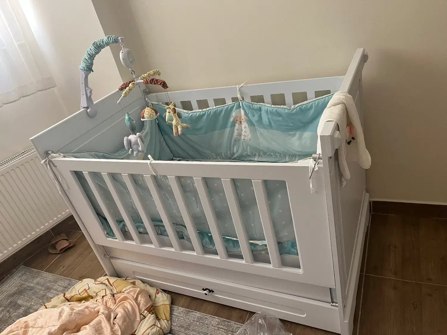 تخت نوزاد|تخت و صندلی بچه|تبریز, |دیوار