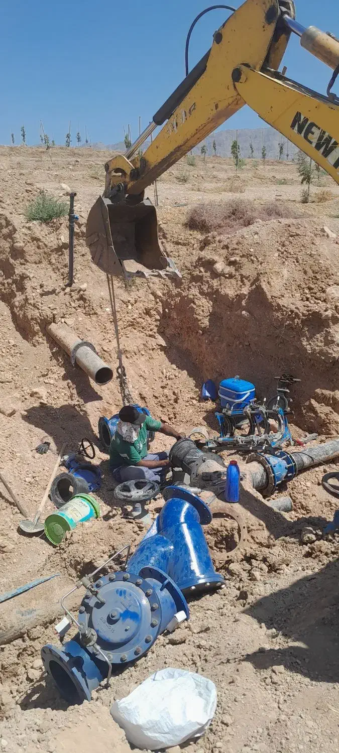 لوله کشی پلی اتیلن ونصب انواع شیر آلات|خدمات باغبانی و درختکاری|خرم‌آباد, |دیوار