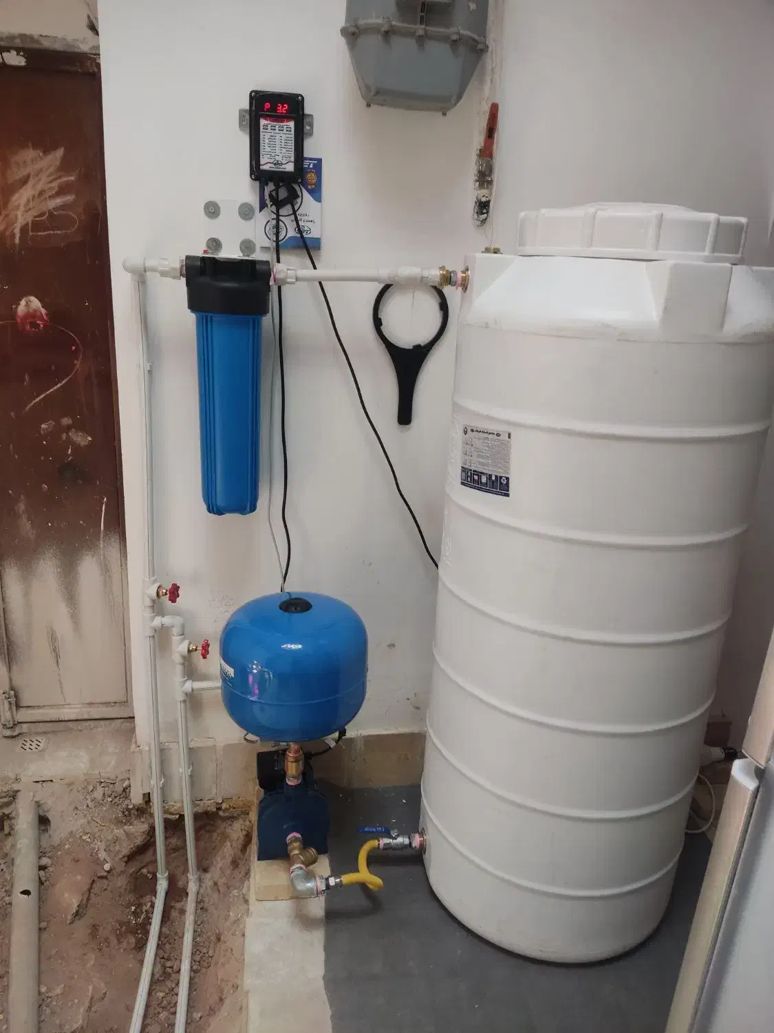 نصب شیرآلات و تصفیه آب لوله کشی لولهکش|خدمات پیشه و مهارت|یزد, |دیوار