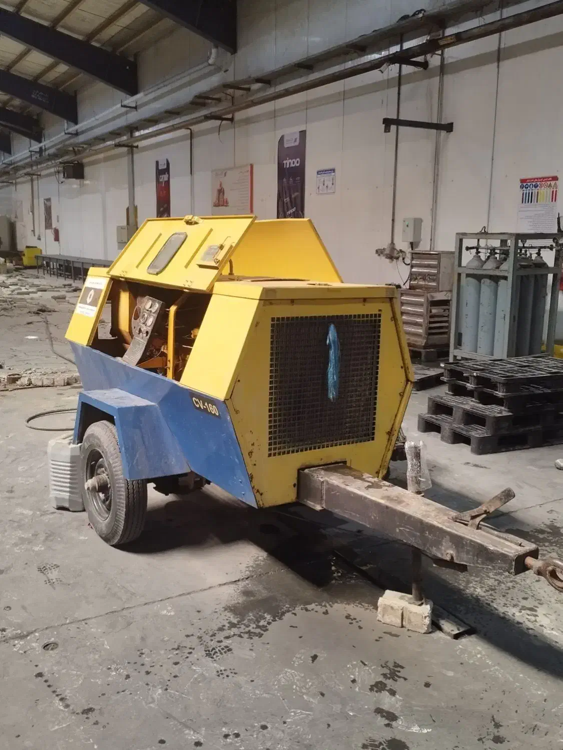 کمپرسور، کاتر، کرگیر، برش بتن، کاشت میلگرد|خدمات پیشه و مهارت|اردبیل, |دیوار