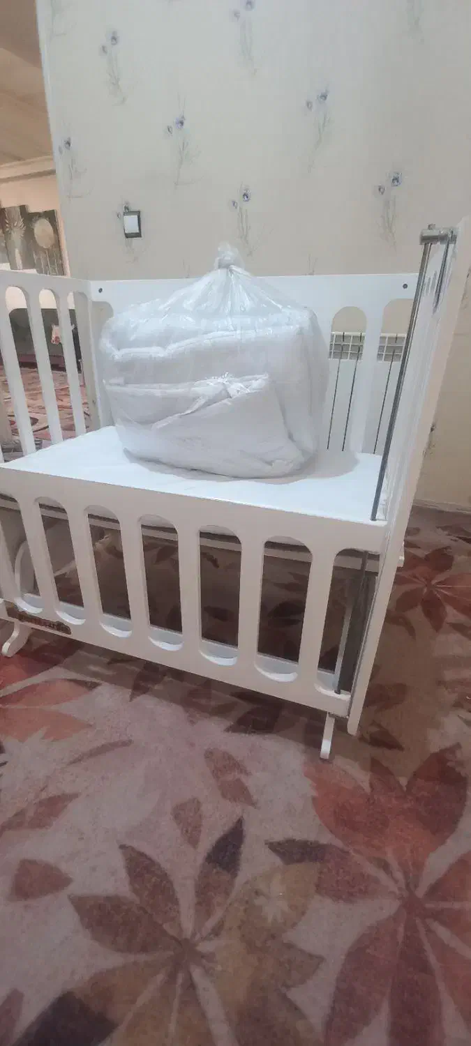 گهواره / کالسکه/ کریر|تخت و صندلی بچه|نظرآباد, شهرک فرهنگیان|دیوار